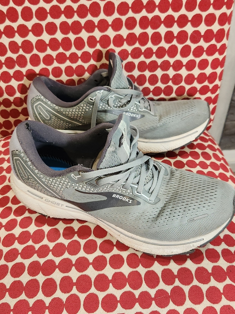 Brooks Ghost Men's Sz 12 Light Gray Running Sneakers